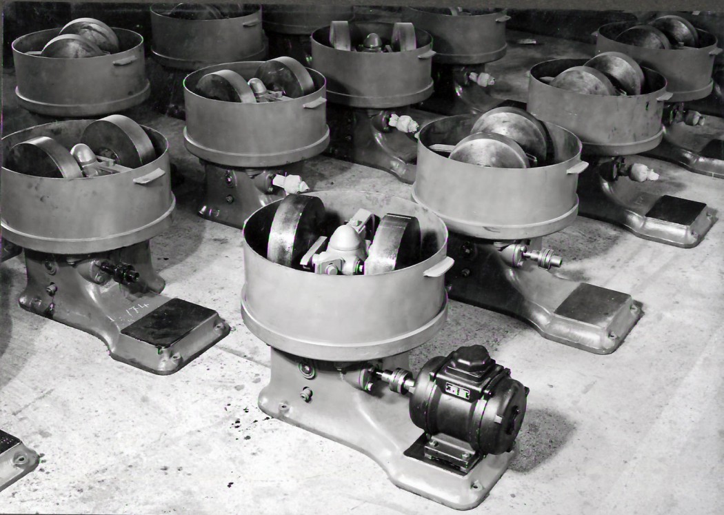1933