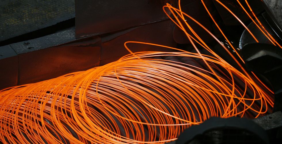 Descaling steel in industry